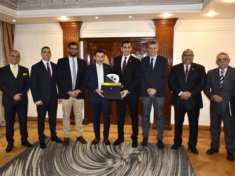 وزير الشباب والرياضة مع مجلس إدارة اتحاد البادل