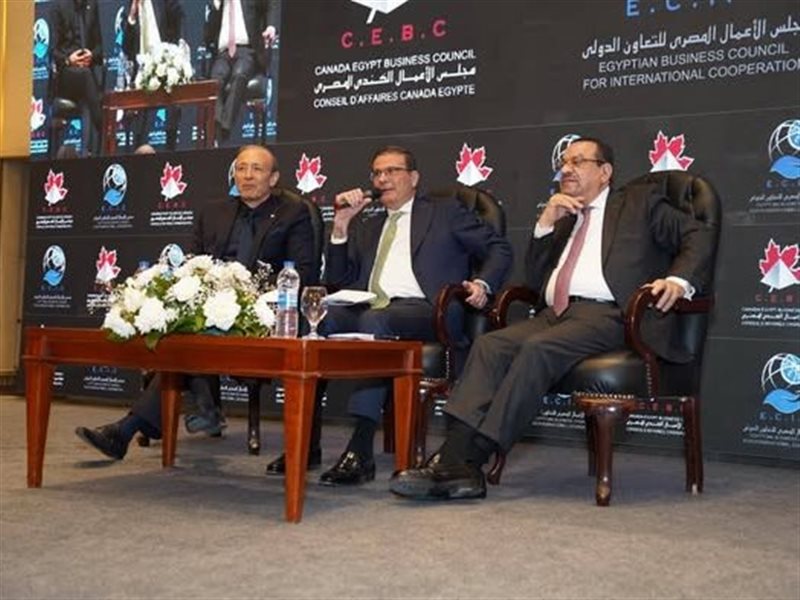 وزير الزراعة يلقي