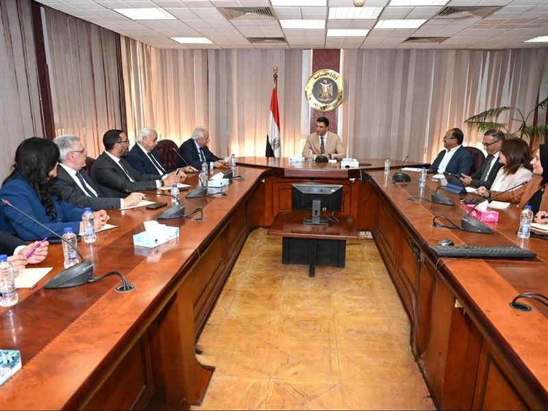 وزير الصناعة مع وفد التجارة الأمريكية 