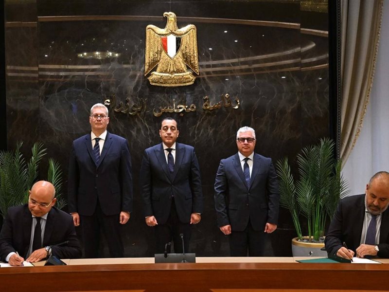 مدبولي مع مسئولي