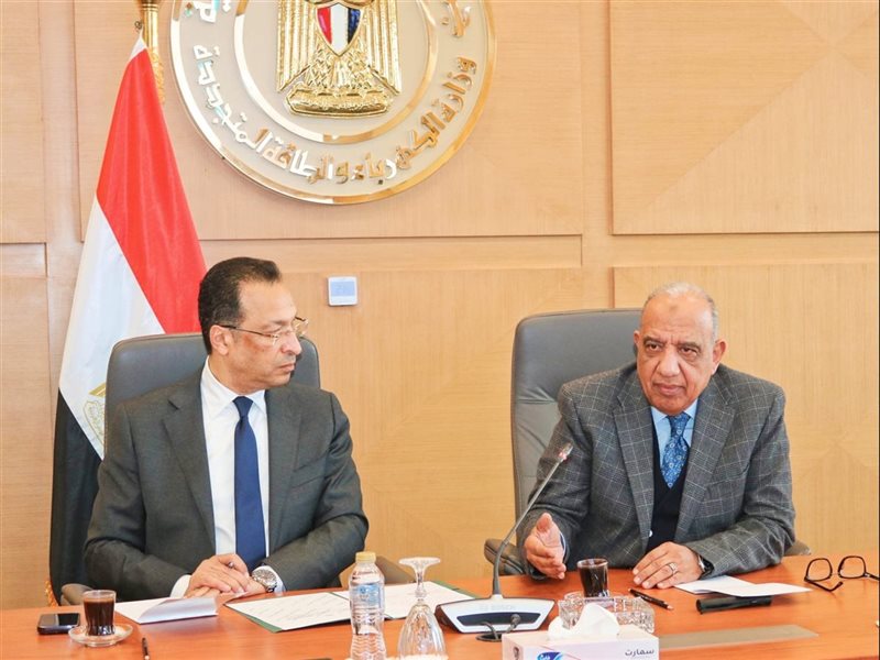 خلال الاجتماع