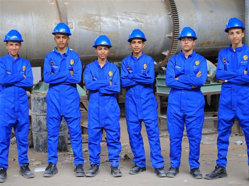 طلاب مدرسة أبو زعبل للتنمية الصناعية