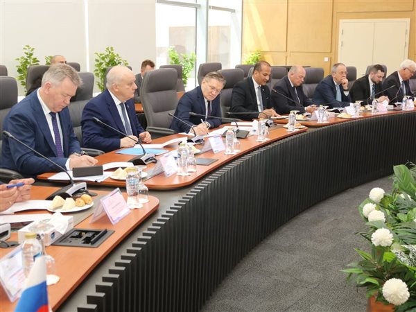 متابعة مكثفة لمراحل إنشاء الضبعة وفق الجدول الزمني المحدد