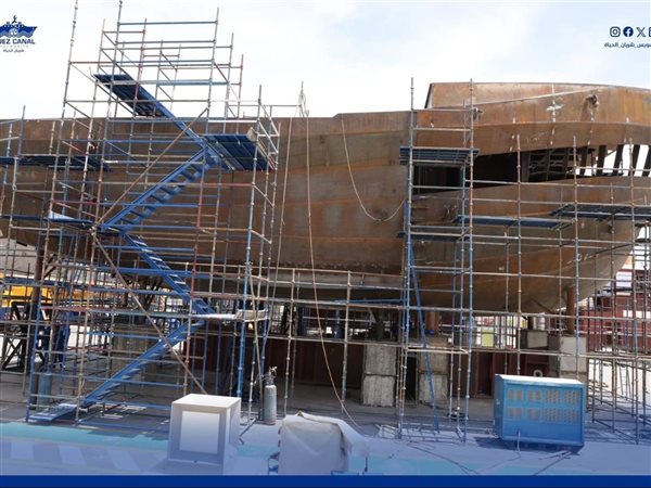 الفريق أسامة ربيع يتفقد بناء القاطرات وسفن الصيد والأتوبيس النهري بشركة ترسانة جنوب البحر الأحمر