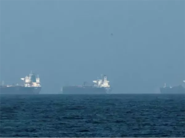 إيران تعلن فتح مضيق هرمز بالكامل أمام الملاحة بعد تهدئة التوترات