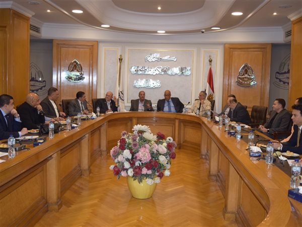 غرفة القاهرة تطالب بتعديل مواعيد سير النقل الثقيل لدعم استقرار السوق