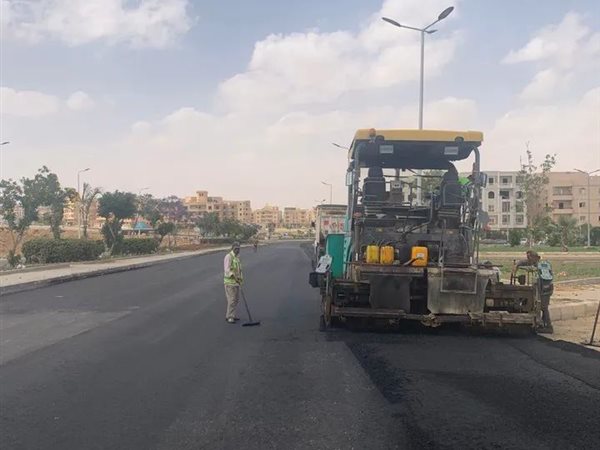 جهاز مدينة الشروق يواصل أعمال تطوير ورفع كفاءة طريق الحرية