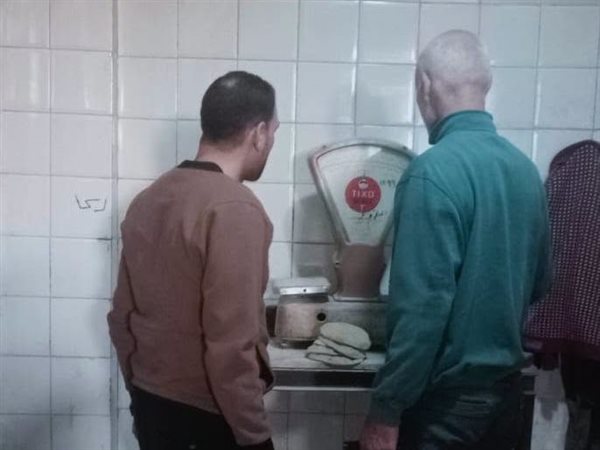 تموين القليوبية تشن حملة مفاجئة بأبو زعبل وتضبط مخالفات بالمخابز