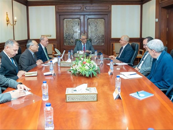 وزير الدولة للإنتاج الحربي يبحث مع رئيس اتحاد الصناعات المصرية تعزيز التصنيع المحلي