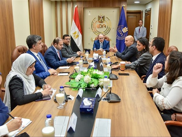 رئيس هيئة الدواء يبحث مع شركة لوريال تعزيز الاستثمار في مستحضرات التجميل