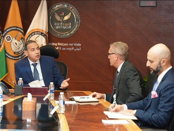 أدوات مالية مبتكرة..الرقابة المالية تبحث مع وفد أمريكي تنشيط سوق رأس المال