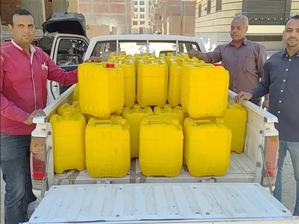 ضربة لمهربي السلع بالأقصر.. ضبط طن زيوت مجهولة المصدر قبل تداولها بالأسواق