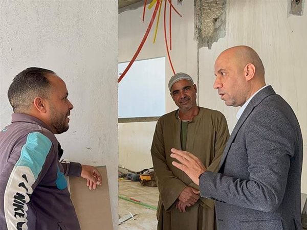وزير العمل من مواقع الإنشاءات يوجه بحصر العمالة غير المنتظمة وتوفير الحماية
