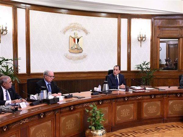 رئيس الوزراء يتابع مشروعات تطوير قطاع الغزل والنسيج والاستغلال الأمثل لبعض الأصول