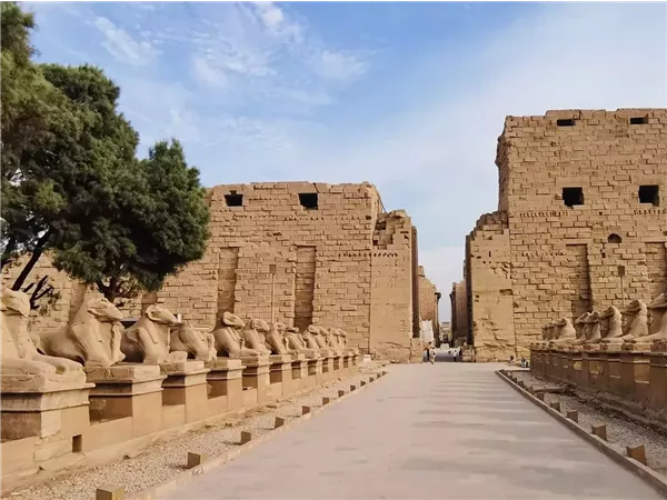 “السياحة” تنفذ مشروع تطوير شامل لمعابد الأقصر والكرنك وحتشبسوت وستي الأول 