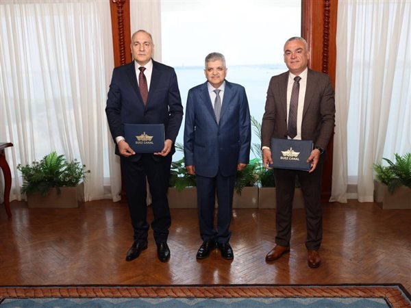 هيئة قناة السويس و«تعليم الكبار»يوقعان بروتوكولاً للقضاء على الأمية بمركز الإبداع والتميز