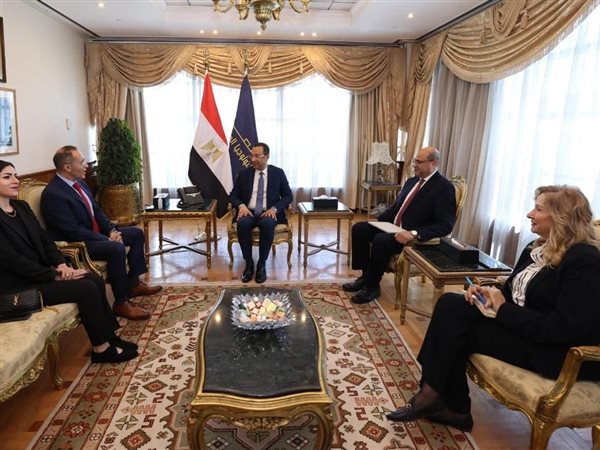 وزير الاتصالات و«إنتل» يبحثان تعزيز التعاون في الذكاء الاصطناعي والأمن السيبراني