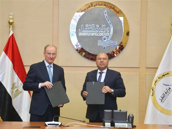 مصر وروسيا توقعان مذكرة تفاهم لإنشاء ممر لوجستي دولي وتوطين صناعة السفن