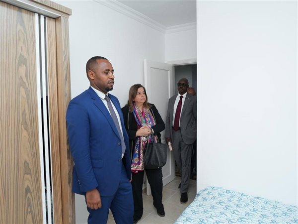 مي عبد الحميد تستعرض إنجازات سكن لكل المصريين أمام وزير البنية التحتية الرواندي