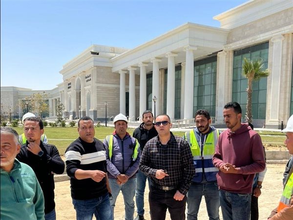 رئيس جهاز العلمين الجديدة يتفقد أعمال التشطيبات النهائية بمركز المؤتمرات بالمدينة التراثية