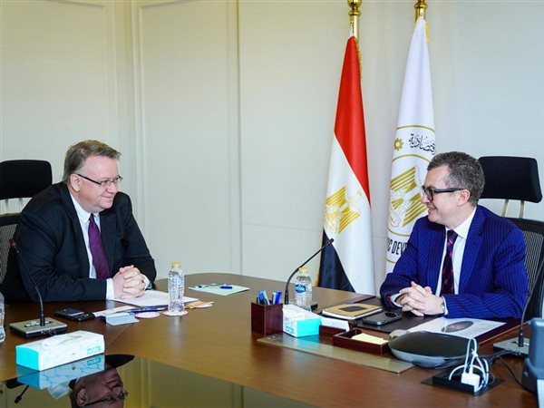 وزير التخطيط يبحث مع مدير مكتب العمل الدولية تطوير التعاون في مجالات التشغيل وريادة الأعمال