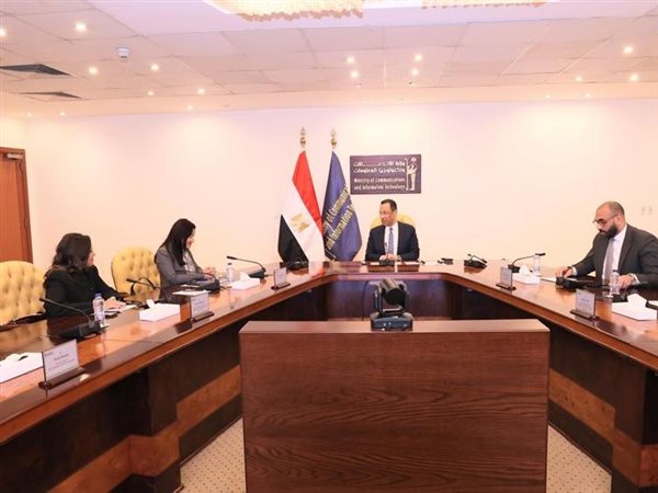 وزير الاتصالات يستعرض جهود مصر في جذب استثمارات مراكز البيانات الخضراء العالمية