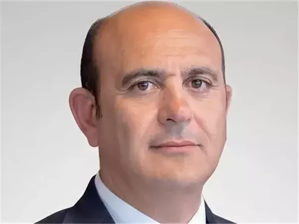 وفاة عمرو النقلي نائب رئيس بنك مصر إثر حادث على الطريق الصحراوي