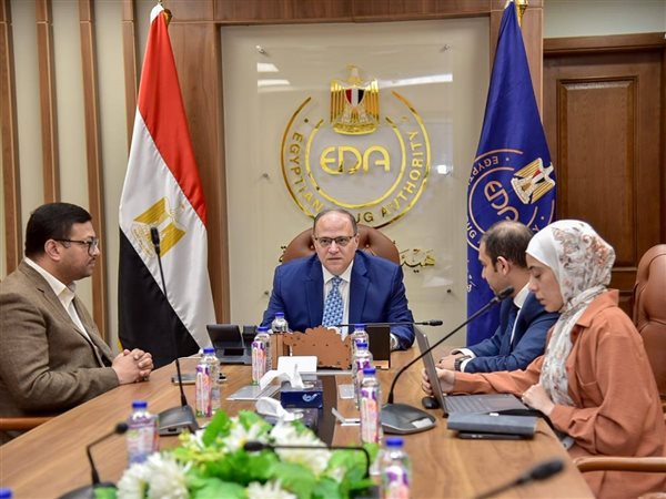 رئيس هيئة الدواء المصرية يبحث تعزيز التعاون الرقابي والتقني مع الجانب الأنجولي