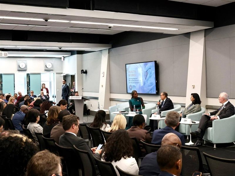  بدر عبد العاطي،