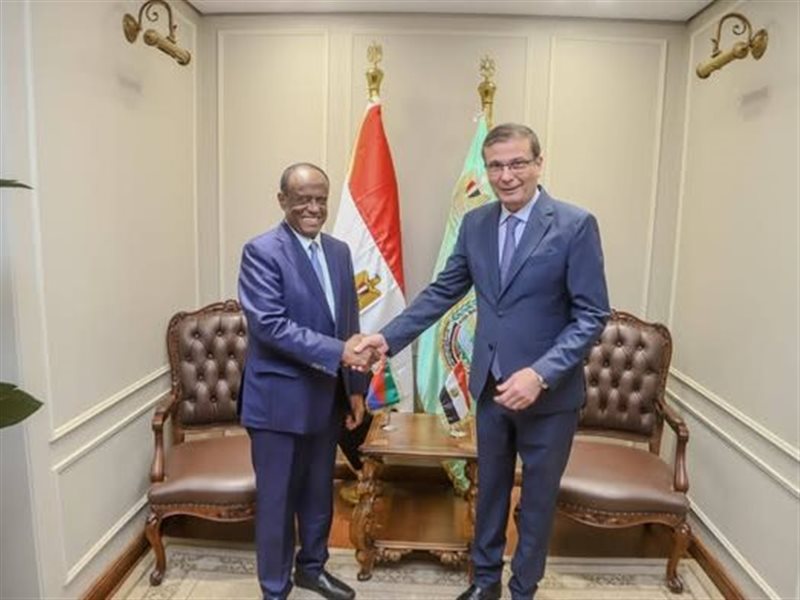 وزير الزراعة مع 