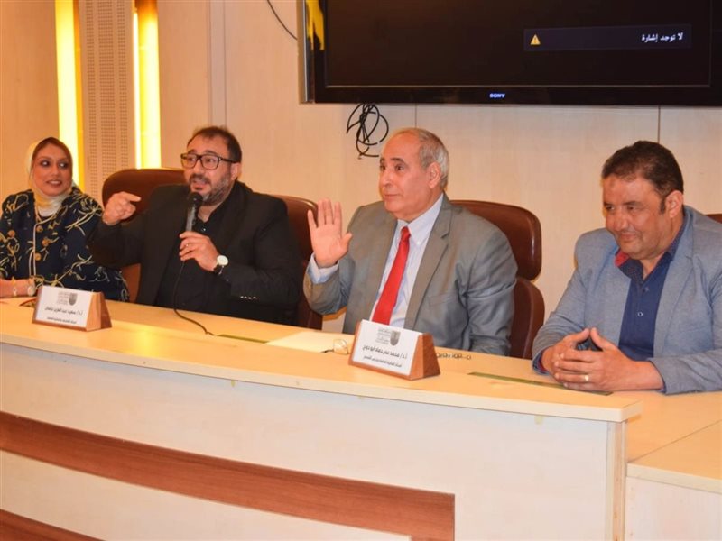 خلال الندوة بجامعة