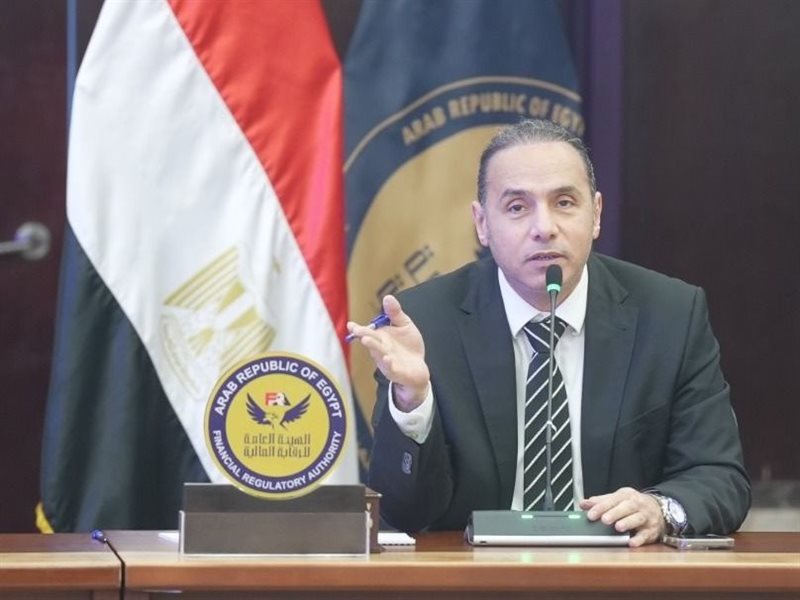 الدكتور إسلام عزام 