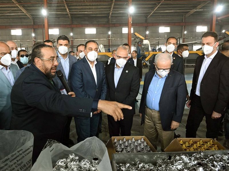 مدبولي في مصنع جرين