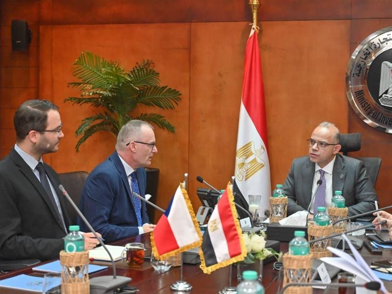 وزير الاستثمار وسفير التشيك