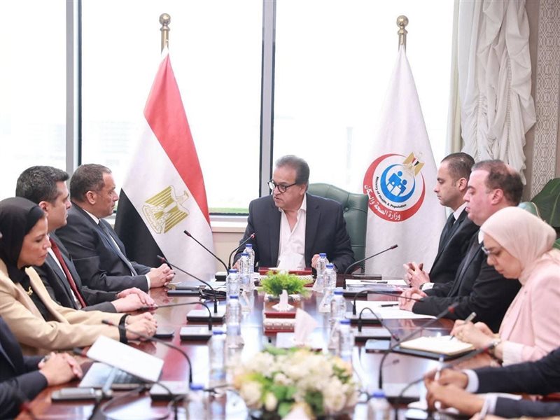اجتماع وزير الصحة