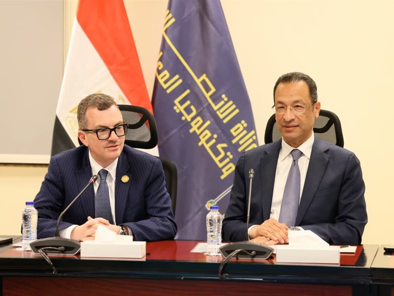 وزير الاتصالات