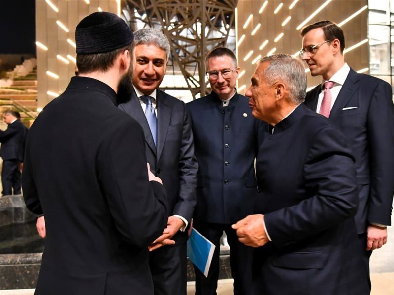 وزير السياحة مع رئيس