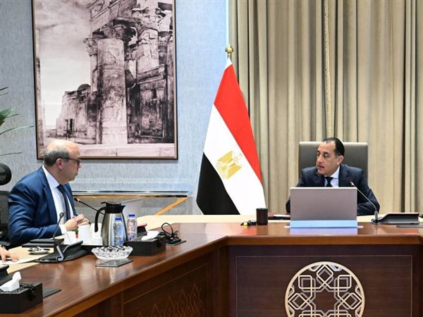 رئيس الوزراء يلتقي وزير الطيران المدني لمتابعة عددٍ من ملفات عمل الوزارة