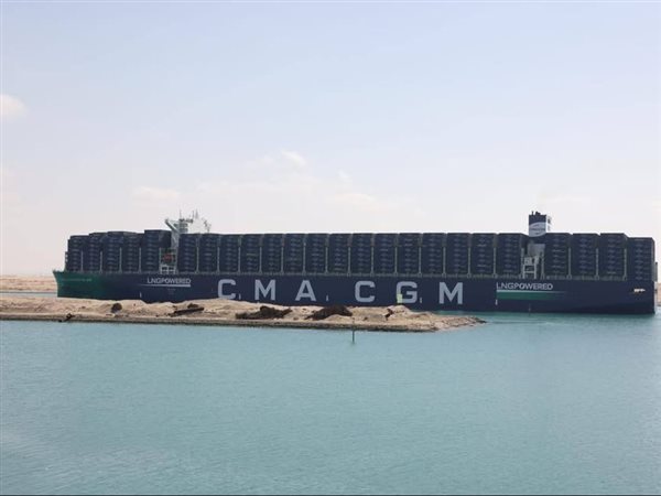 الفريق أسامة ربيع: قناة السويس تبرهن على ريادتها باستقبال أحدث وأكبر سفن الحاويات الصديقة للبيئة