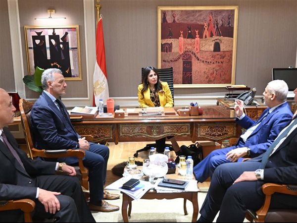 وزيرة الإسكان تبحث مع شركة «أميا باور» سبل التعاون في تنفيذ محطات تحلية مياه البحر