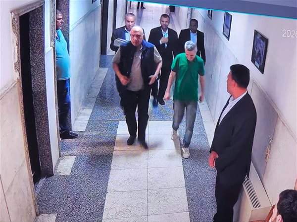 زيارة مفاجئة لوزير الكهرباء لمتابعة مشروعات الطاقة المتجددة بجبل الجلالة والزعفرانة