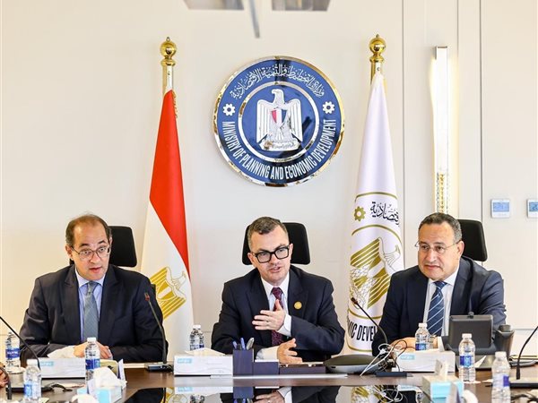 3 وزراء يجتمعون لبحث تسوية المديونيات والتشابكات المالية بين بنك الاستثمار القومي وهيئة التنمية الزراعية