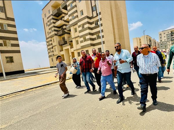 رئيس جهاز العبور يلتقي سكان عمارات الصفا ويجري جولة ميدانية لرفع كفاءة الخدمات