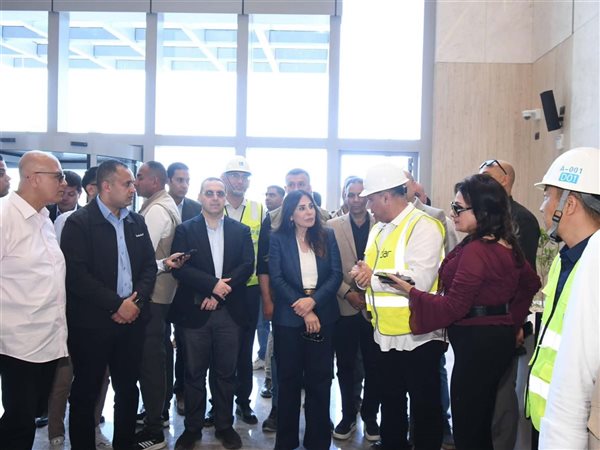 وزيرة الإسكان تتفقد أبراج الداون تاون والحي اللاتيني ومركز المؤتمرات والمعارض بمدينة العلمين الجديدة