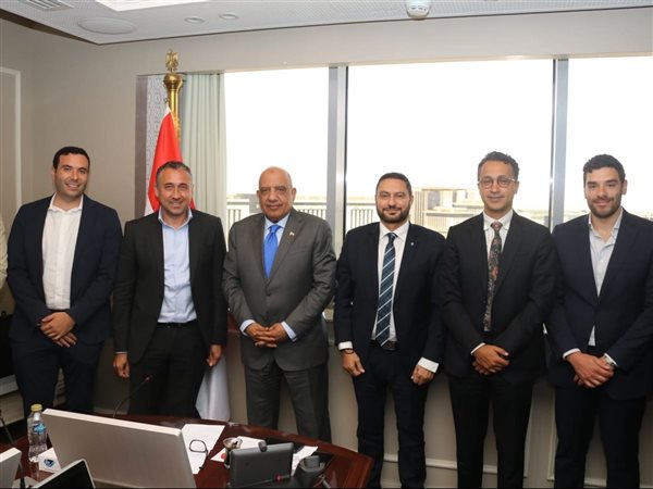 الكهرباء تناقش أنظمة تحكم ذكية توفر أكثر من 30% من استهلاك الإنارة العامة