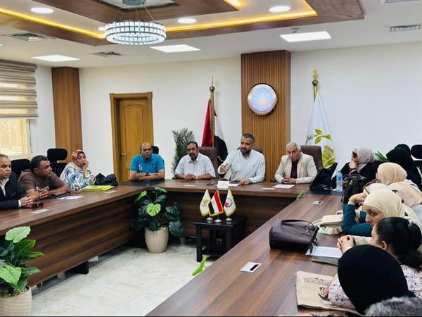 رئيس جهاز العبور الجديدة يستمع لشكاوى المواطنين بشأن توفيق الأراضي المضافة