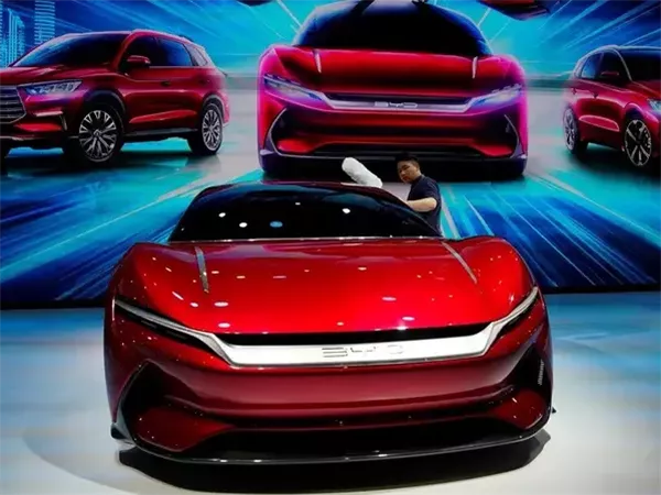 “BYD” تراهن على الشحن الخاطف لإنهاء عصر سيارات البنزين