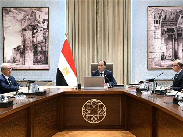 رئيس الوزراء يتابع موقف طرح عدد من الشركات الحكومية في البورصة