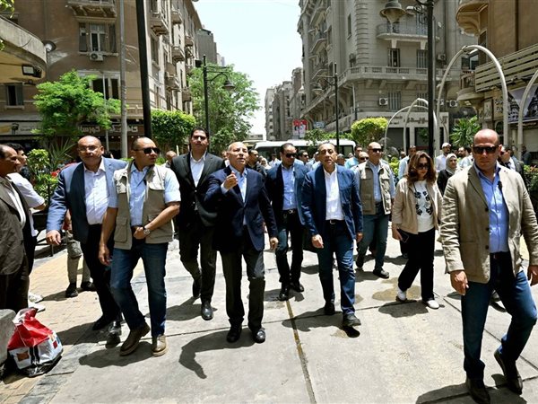رئيس الوزراء يتفقد مشروع تحسين الصورة البصرية للميادين والشوارع الرئيسية بمنطقة وسط البلد