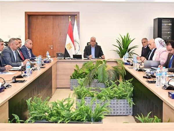 وزير الري يعلن حالة الطوارئ المائية بالبحيرة ويوجه بسرعة تطهير الترع والمصارف
